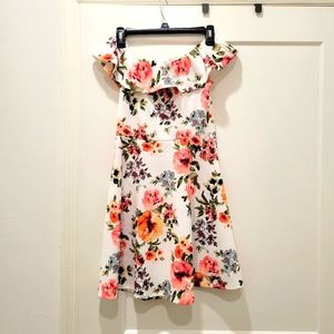 NWOT Medium White Floral Off the Shoulder Dress with Ruffles